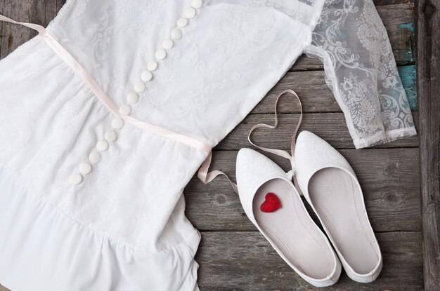 Co założyć na sukienkę weselną w chłodny wieczór?