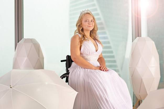 Jak wybrać optycznie wyszczuplające suknie ślubne plus size?