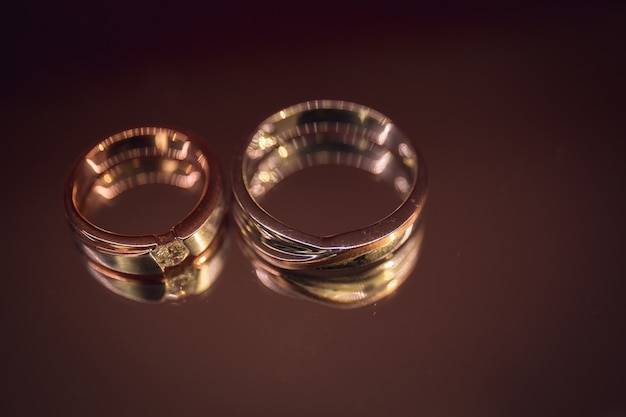 Jaka najlepsza próba złota na obrączki i dlaczego ma to znaczenie?