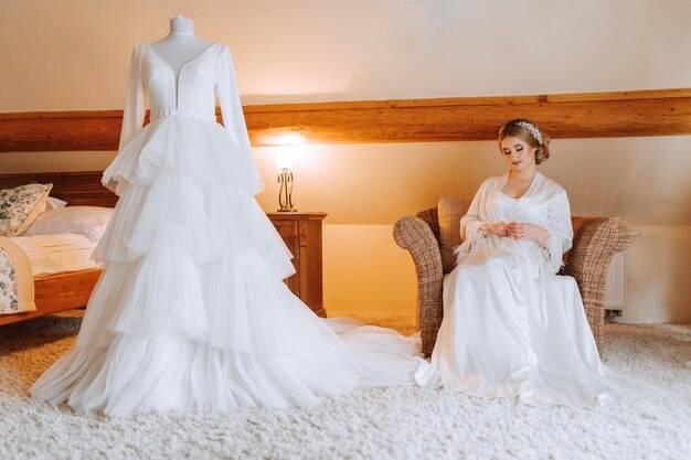 Jaka sukienka na wesele 2026 sprawdzi się w letnie popołudnie?