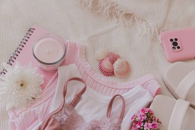 Jakie dodatki do sukienki w kolorze pudrowego różu podkreślą Twój styl?