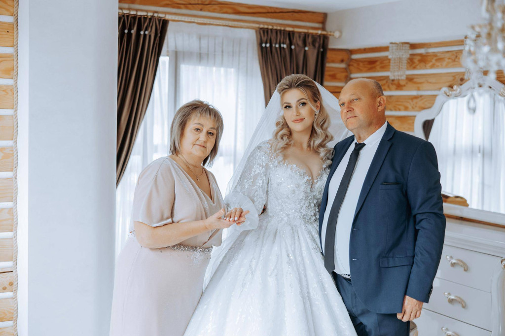 Jak powinna być ubrana mama pana młodego podczas wesela?