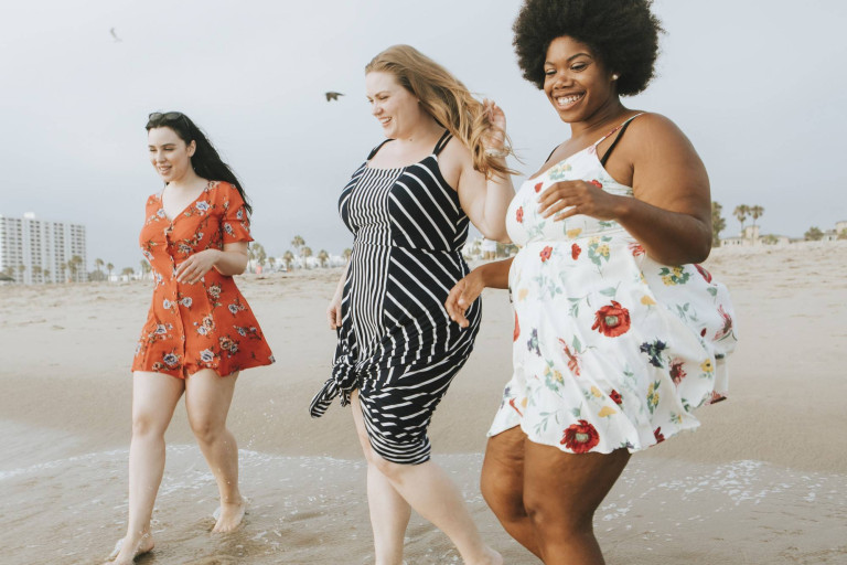 Jak się ubrać na wesele plus size by czuć się pewnie i stylowo?