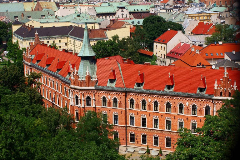 Sukienki Kraków gdzie kupić modne kreacje w stolicy Małopolski