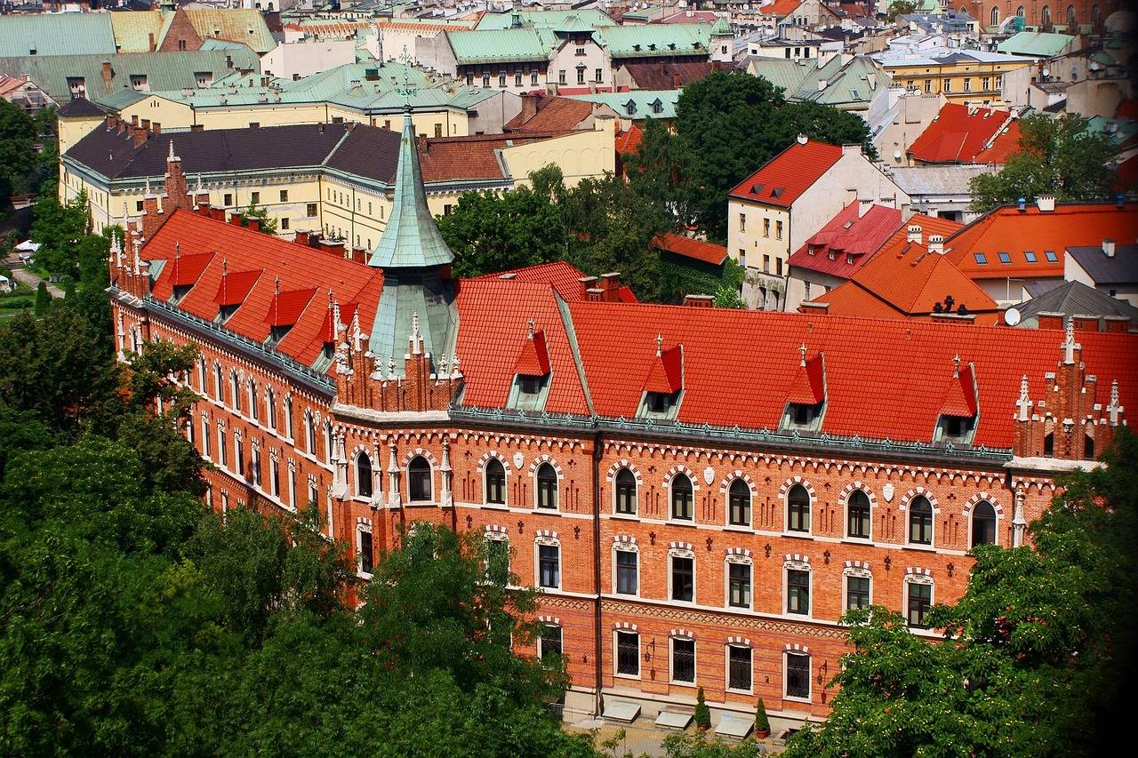 Sukienki Kraków gdzie kupić modne kreacje w stolicy Małopolski